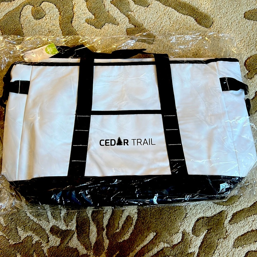 NWT! Cedar Trail 24 can insulated cooler bag